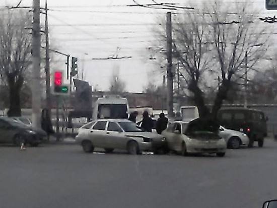В Волгограде на аварийном участке дороги опять случилось ДТП