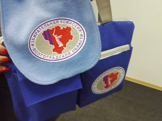 На выборы волгоградцев пригласят члены УИК в фирменных шарфах