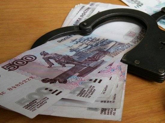 В Волгограде экс-пристав за взятку предложила простить два миллиона долга