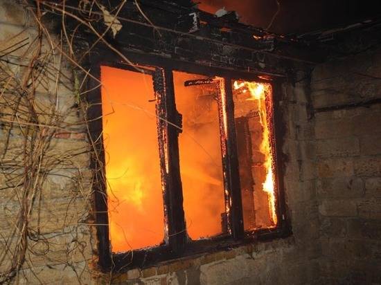 В Дзержинском районе Волгограда вспыхнула шестнадцатиэтажка