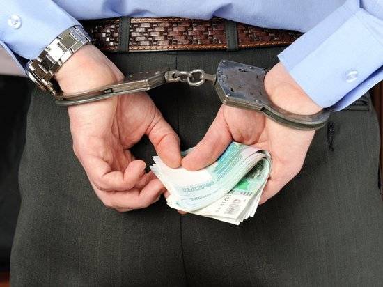 Черные риелторы пытались «купить» волгоградского полицейского за 200 тысяч рублей