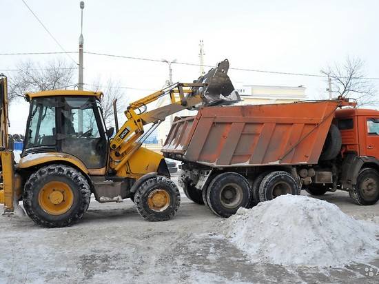 Волгоградских водителей просят не оставлять машины на проезжих частях