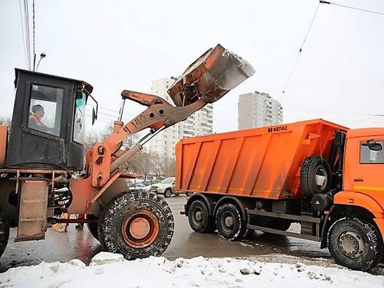 В Волгограде уборка и вывоз снега идет полным ходом