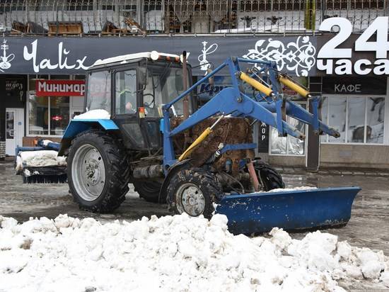 Волгоградские дорожники устранили последствия весеннего снегопада