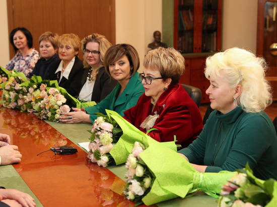 Андрей Бочаров обсудил вопросы материнства и детства с представительницами областного союза женщин