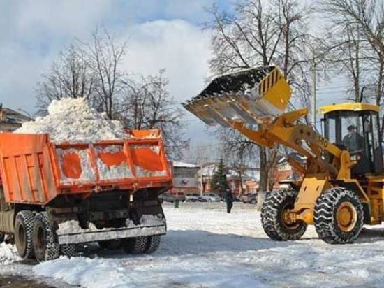 За день коммунальщики очистили от снега и льда 3,5 млн квадратных метров дорог