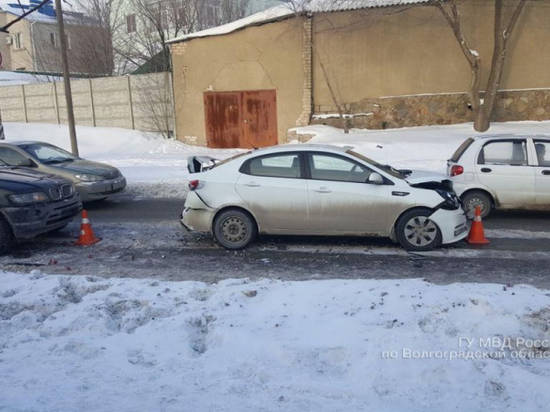 В Дзержинском районе автоледи спровоцировала тройное ДТП