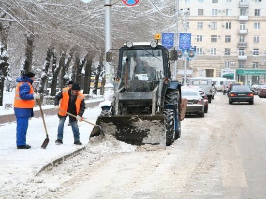 Снова зима: ночью на Волгоград вновь обрушился снегопад