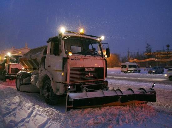 Дорожники Волгограда за ночь вывезли 700 кубометров снега