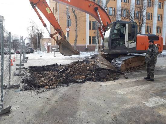 На улице Советской в центре Волгограда началась замена теплотрассы