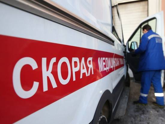 На западе Волгограда Renault Kangoo врезалась в Mercedes