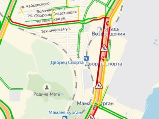 В Волгограде к часу пик образовались пятибалльные пробки