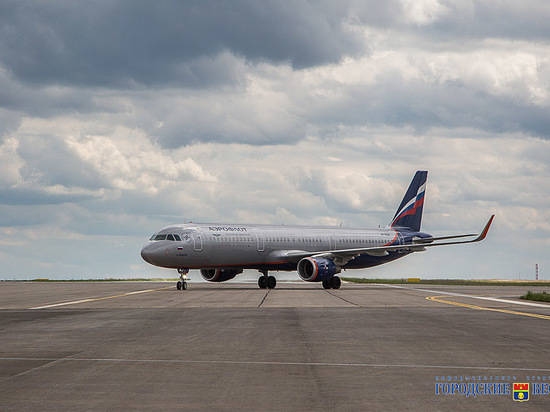 В аэропорту Волгограда из-за пенсионера-курильщика экстренно сел самолет Москва - Магас
