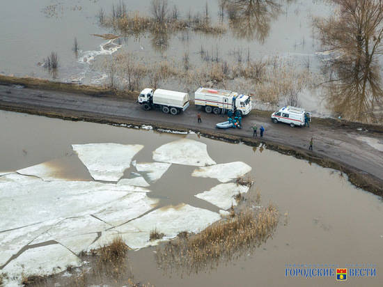 В Волгоградской области пиротехники подрывают ледовые заторы на реках