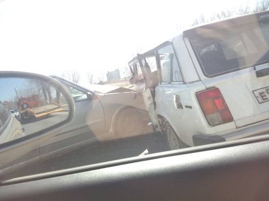 В центре Волгограда «четырнадцатая» подмяла под себя «четверку»