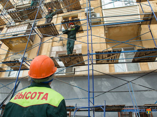 Специалисты начинают реставрацию лепнины на фасаде Дома Павлова в Волгограде