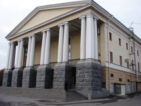 Волгоградский музыкальный театр в воскресенье пустит зрителей за кулисы