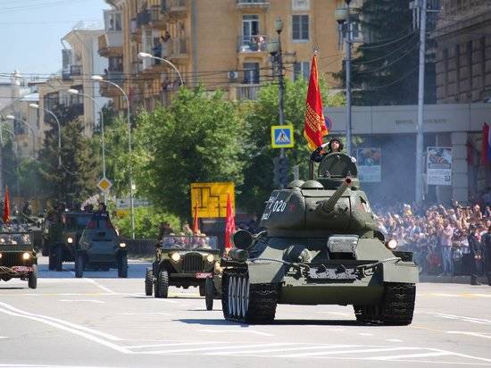 Более 30 единиц техники участвует в параде в День Победы в Волгограде