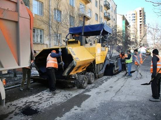 В Волгограде на улице Глазкова стартовал второй этап восстановления дороги
