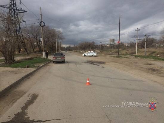 На севере Волгограда ВАЗ сбил велосипедистку