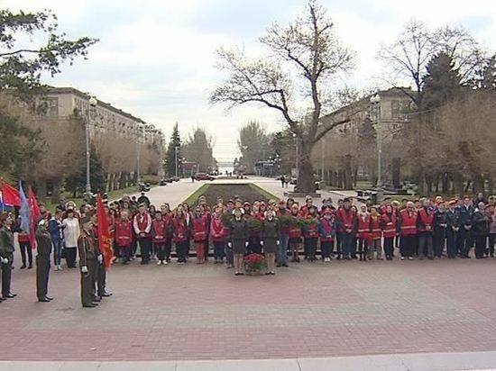 Ветераны и молодежь из Санкт-Петербурга перед 9 Мая посетили Волгоград