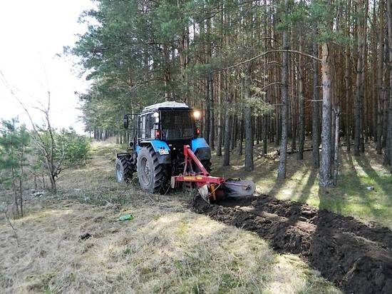 В Волгоградской области ведут противопожарную опашку лесов