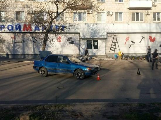 На юге Волгограда двухлетний ребенок попал под колеса иномарки