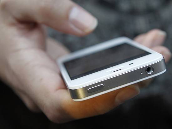 Не твое – не бери: на севере Волгограда таксист украл забытый смартфон