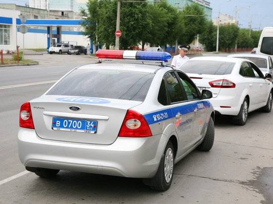 В центре Волгограда неуступчивая автоледи устроила ДТП с двумя пострадавшими