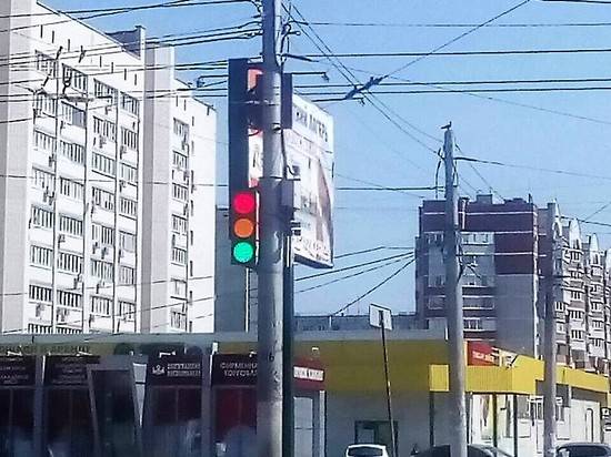 Волгоградцы нашли на Тракторном «сумасшедший» светофор