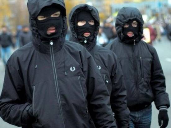 Вандалы изуродовали скамейку в парке «Волгоград-Баку»