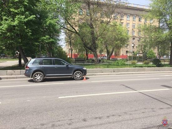 В центре Волгограда пенсионер на внедорожнике сбил 56-летнего мужчину