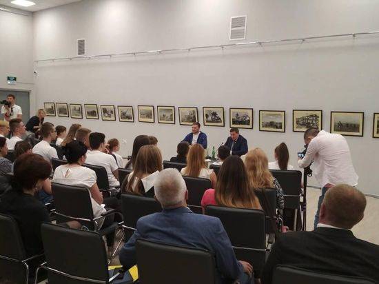 В Волгограде Андрей Бочаров встречается с участниками "Форума маленьких героев"