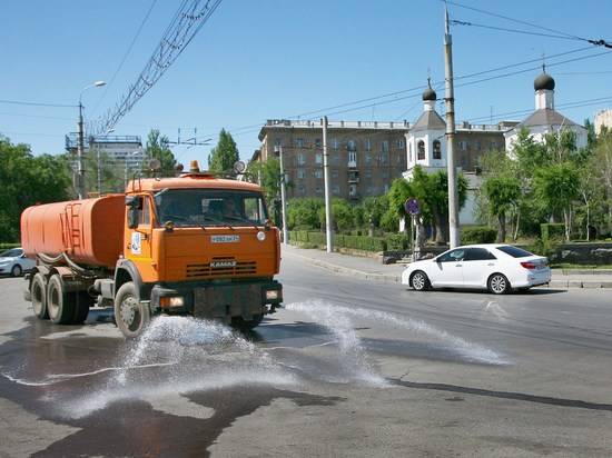 Десятки миллионов квадратных метров дорог содержат муниципальные дорожные службы Волгограда