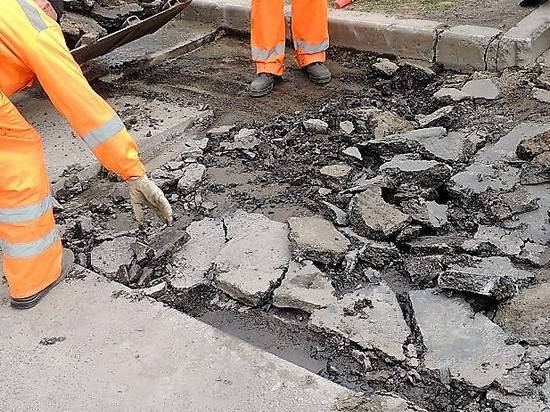 Старый тротуар на проспекте Ленина в Волгограде демонтируют к 20 мая