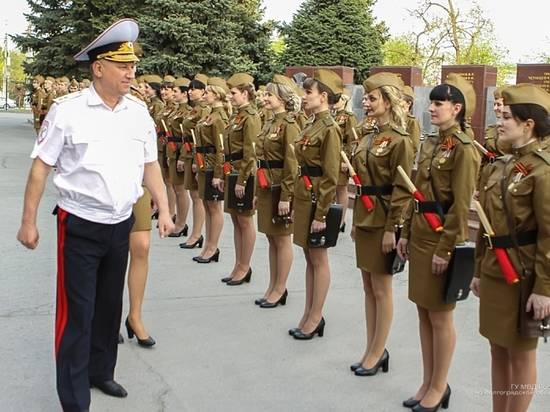Sexy female cadets: волгоградские девушки-регулировщицы поразили английское СМИ