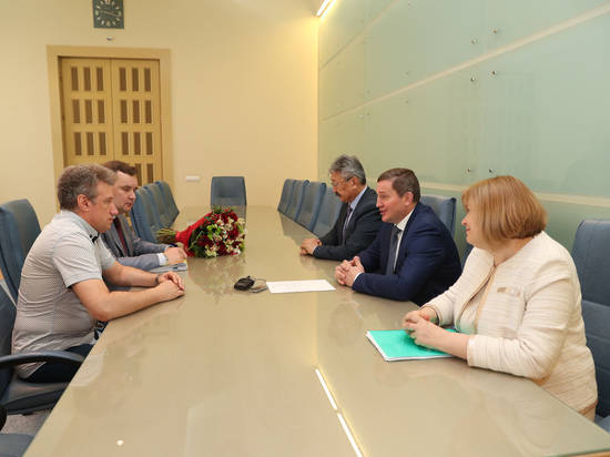 Андрей Бочаров провел рабочую встречу с дирижером Андреем Анихановым