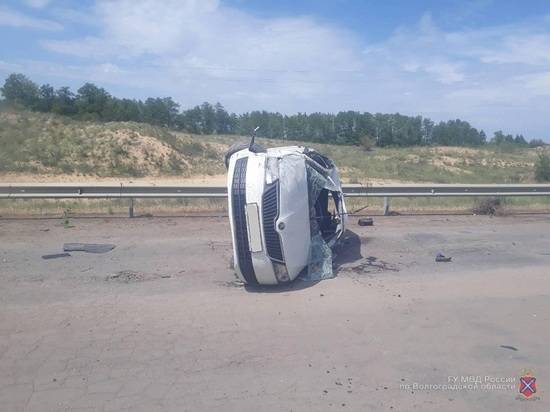 На трассе под Серафимовичем пьяный водитель опрокинулся на своей Skoda