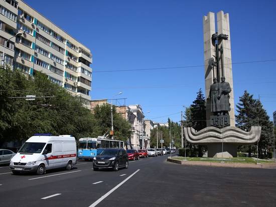 Новую тротуарную плитку в центре Волгограда уложат к 4 июня