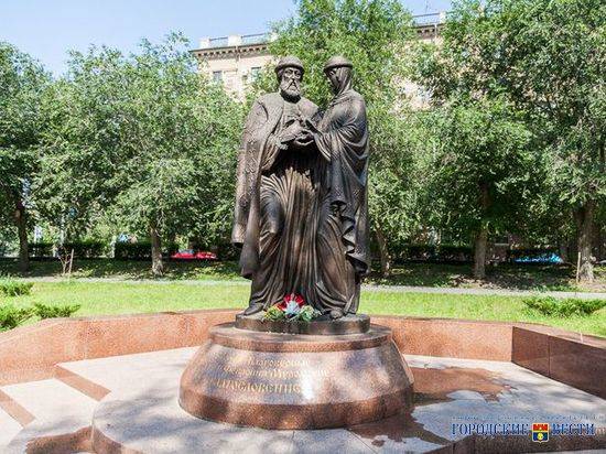 Памятник хранителям семьи Петру и Февронии появился в Волгоградской области