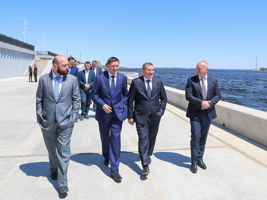В Волгограде министр природных ресурсов оценил берегоукрепление Волги