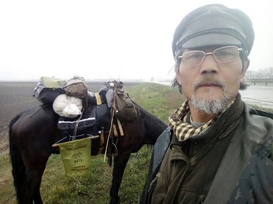 Известный конный путешественник из Китая доскакал до Волгограда