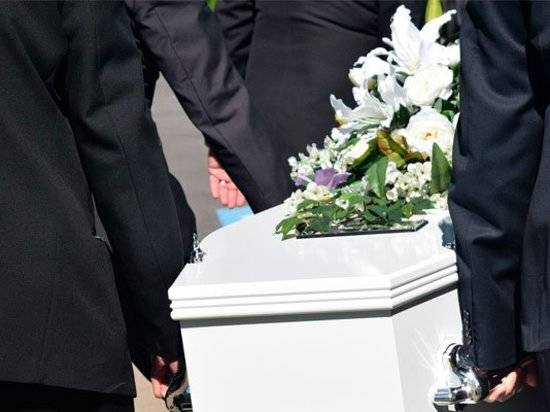 В Елани судмедэксперт продвигал ритуальные услуги родственника