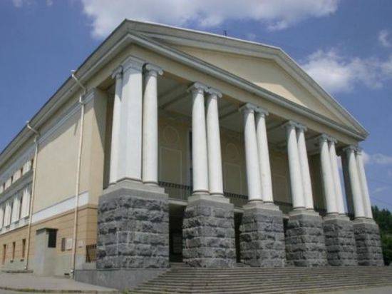 Волгоградский музтеатр проводит выездные спектакли для юных зрителей