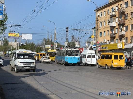 В Волгограде в ДТП пострадали четверо пассажирок маршрутки, протаранившей троллейбус