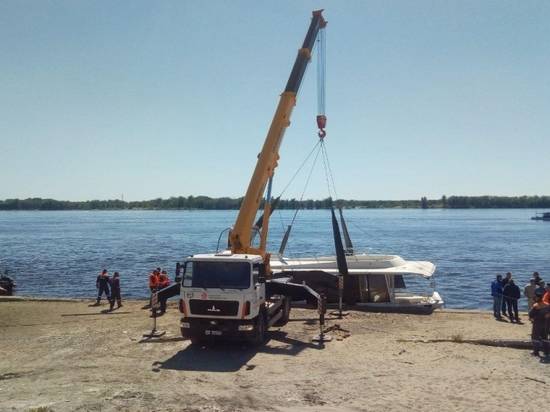 В Волгограде спасатели обнаружили тело последней погибшей при крушении катамарана