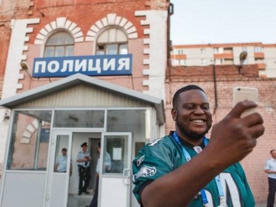 Волгоградцы вернули журналисту нигерийского радио потерянную сумку с деньгами