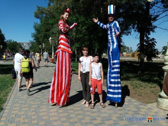 Болельщики в Волгограде фотографируются в раздевалке сборной России