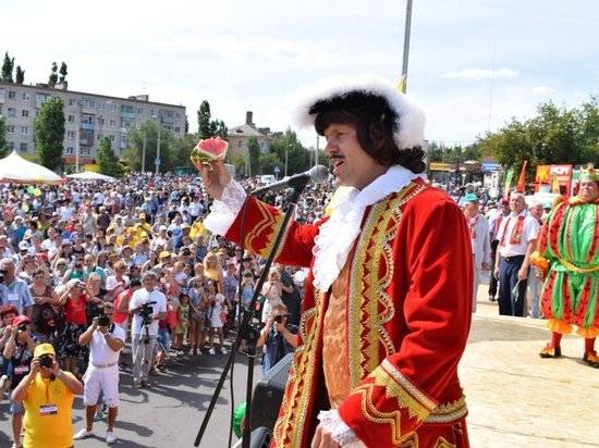 В Камышине пройдет арбузный фестиваль с бахчевыми чучелами и парадом