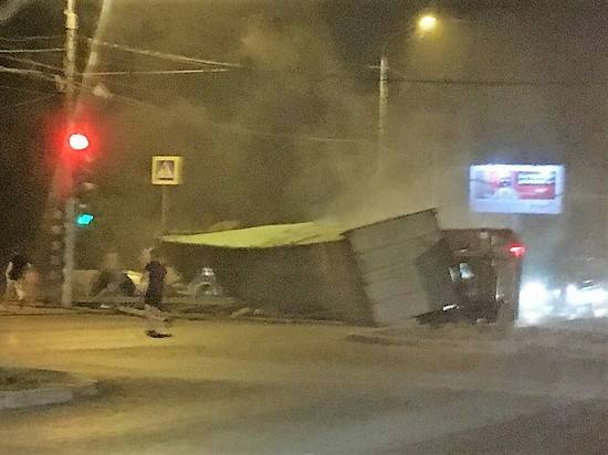 На Горной поляне в Волгограде перевернулась фура